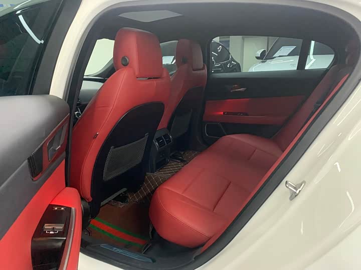 Фото 5 - Jaguar XE L