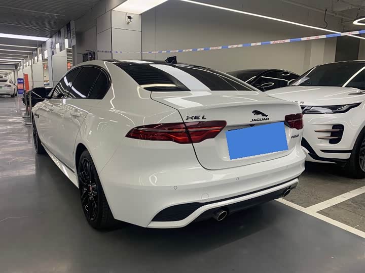 Фото 7 - Jaguar XE L