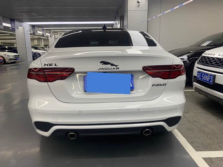 Фото 8 - Jaguar XE L