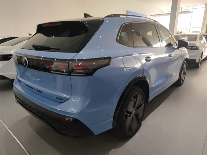 Фото 7 - Volkswagen Tiguan L Pro