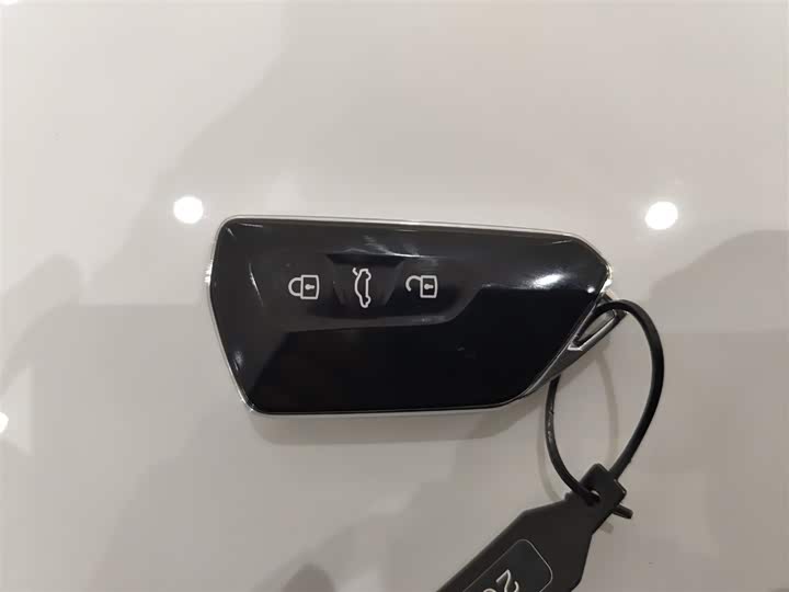 Фото 9 - Volkswagen Tiguan L Pro