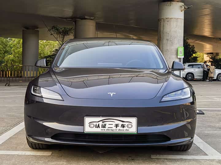 Фото 2 - Tesla Model 3