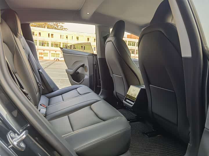 Фото 9 - Tesla Model 3