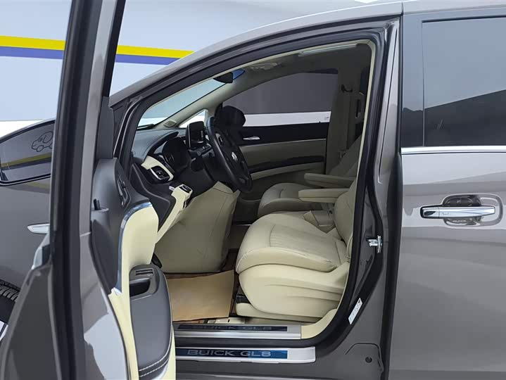 Фото 9 - Buick GL8 ES