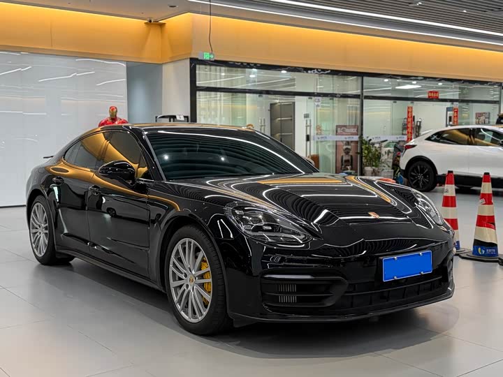 Фото 3 - Porsche Panamera