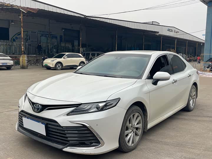 Фото 1 - Toyota Camry