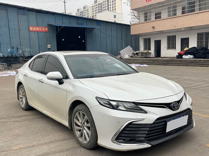 Фото 3 - Toyota Camry