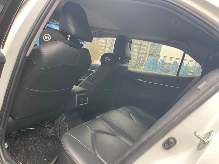 Фото 7 - Toyota Camry