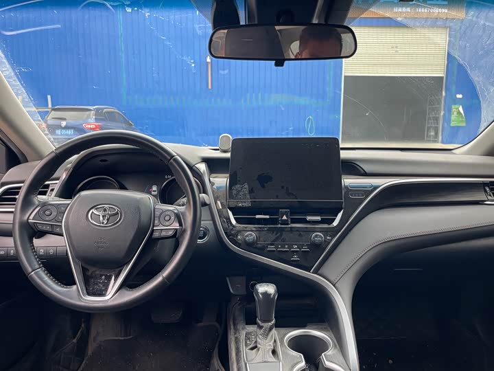 Фото 8 - Toyota Camry