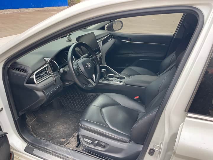 Фото 9 - Toyota Camry