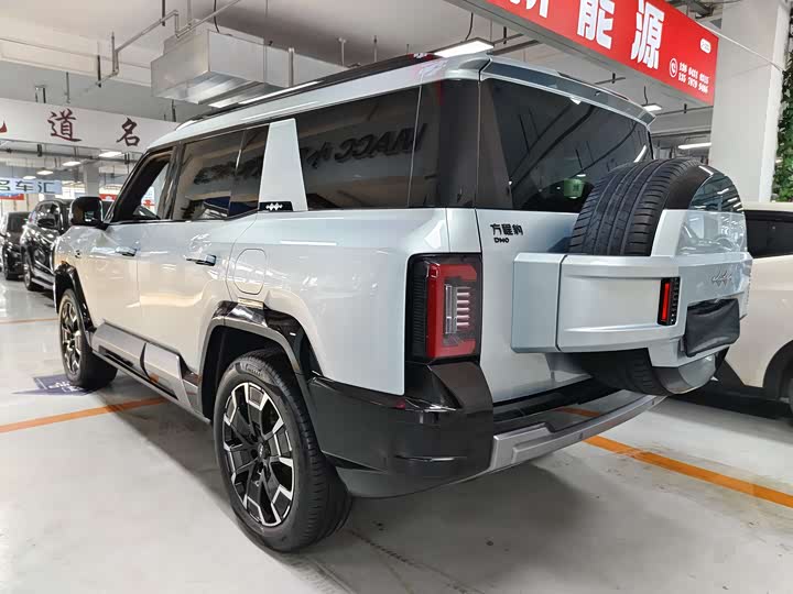 Фото 6 - BYD FangChengBao Leopard 8