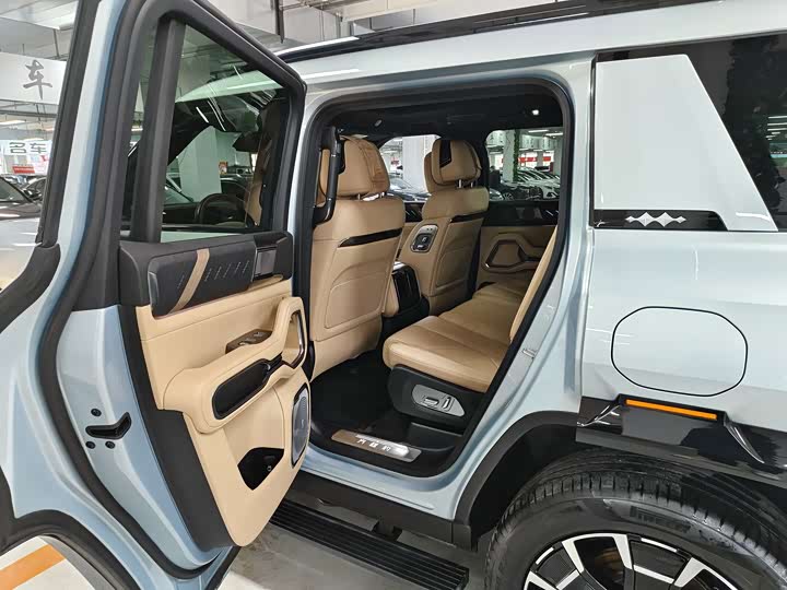 Фото 7 - BYD FangChengBao Leopard 8