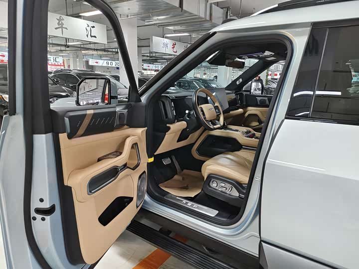 Фото 8 - BYD FangChengBao Leopard 8