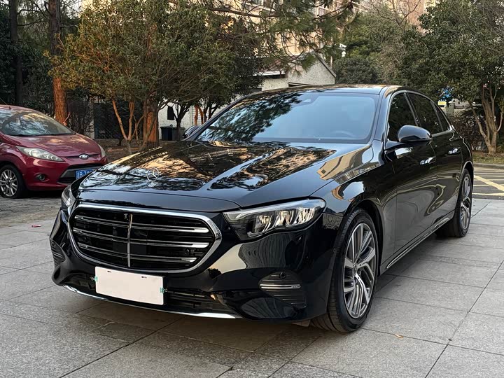 Фото 1 - Mercedes-Benz E-Class