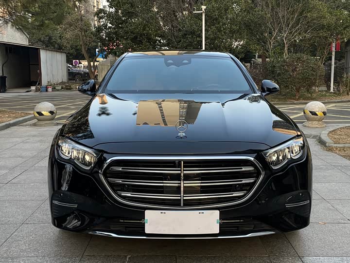 Фото 2 - Mercedes-Benz E-Class