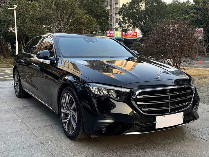 Фото 3 - Mercedes-Benz E-Class