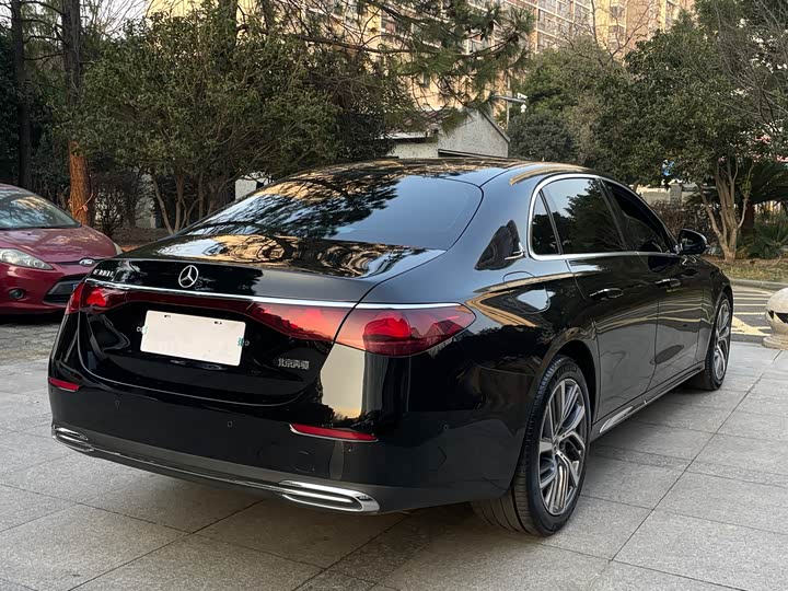 Фото 5 - Mercedes-Benz E-Class