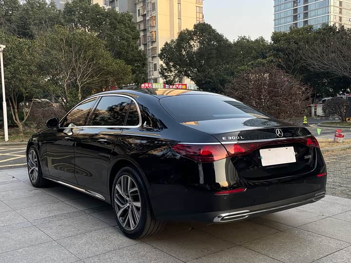 Фото 7 - Mercedes-Benz E-Class