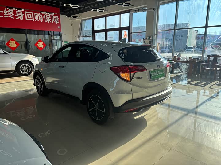 Фото 7 - Honda Vezel