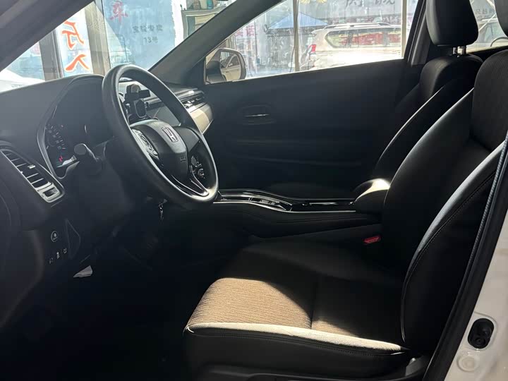 Фото 9 - Honda Vezel