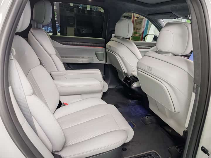 Фото 7 - Nio ES8