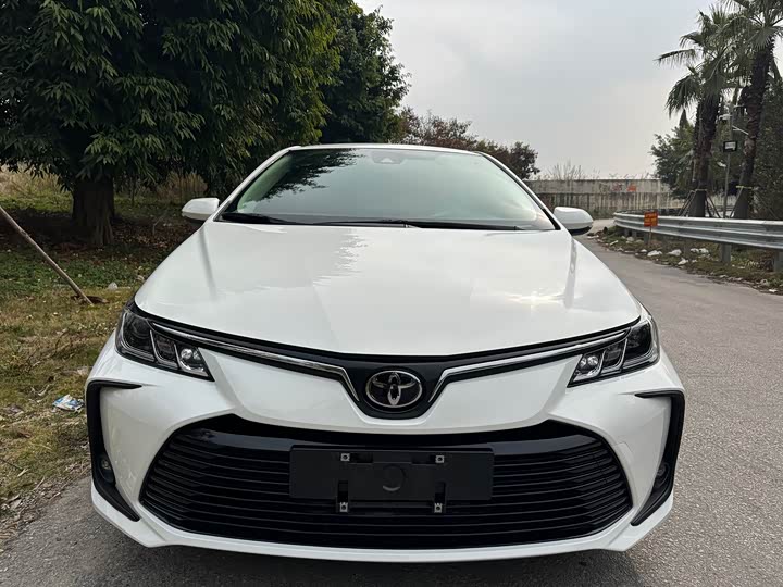 Фото 2 - Toyota Corolla