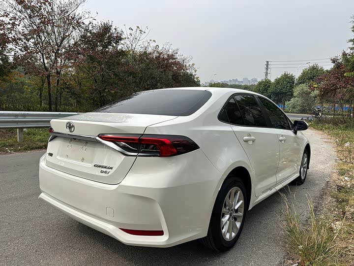 Фото 6 - Toyota Corolla