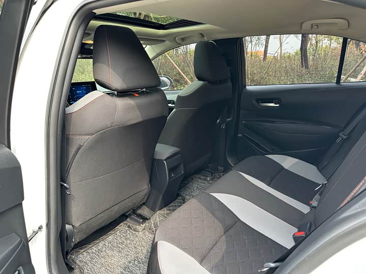 Фото 9 - Toyota Corolla