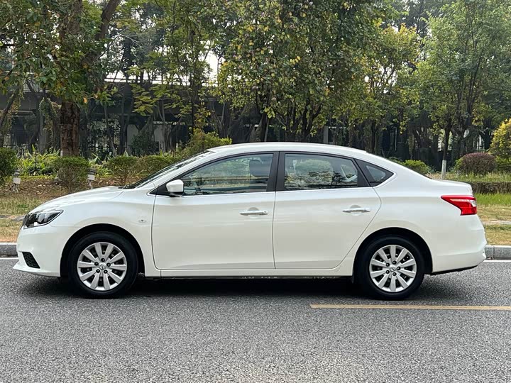 Фото 4 - Nissan Sylphy