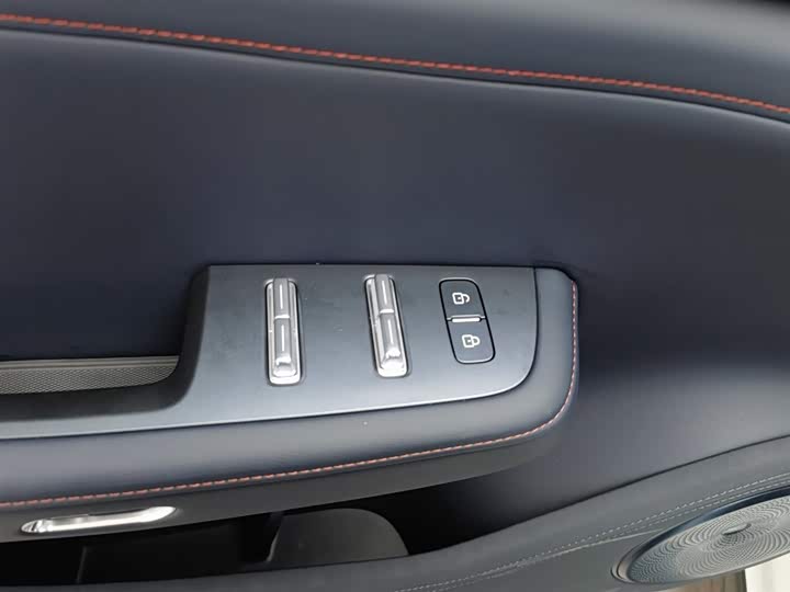 Фото 9 - Zeekr 001