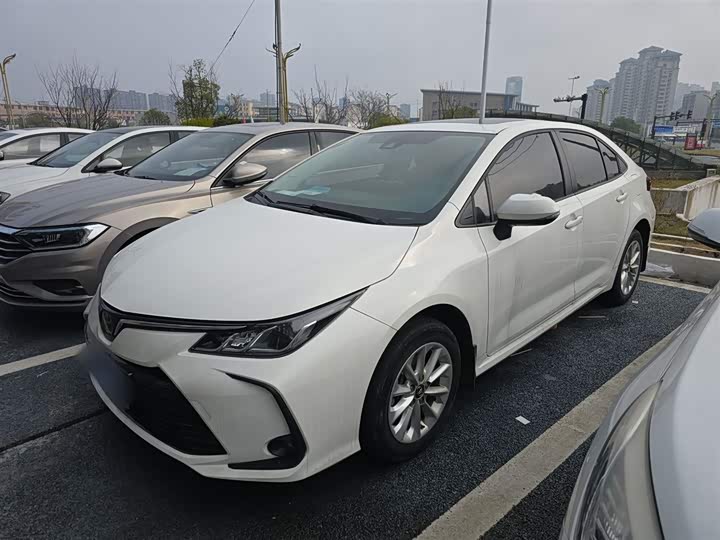 Фото 1 - Toyota Corolla