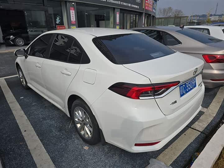 Фото 5 - Toyota Corolla