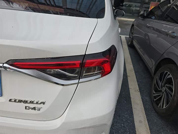 Фото 8 - Toyota Corolla