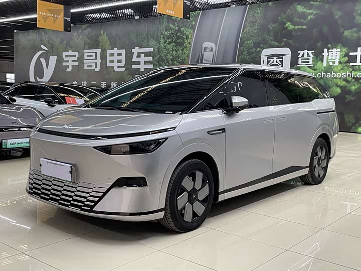 Фото 1 - XPeng X9