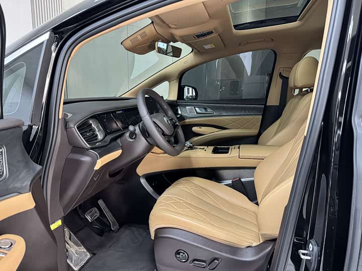 Фото 7 - Denza D9