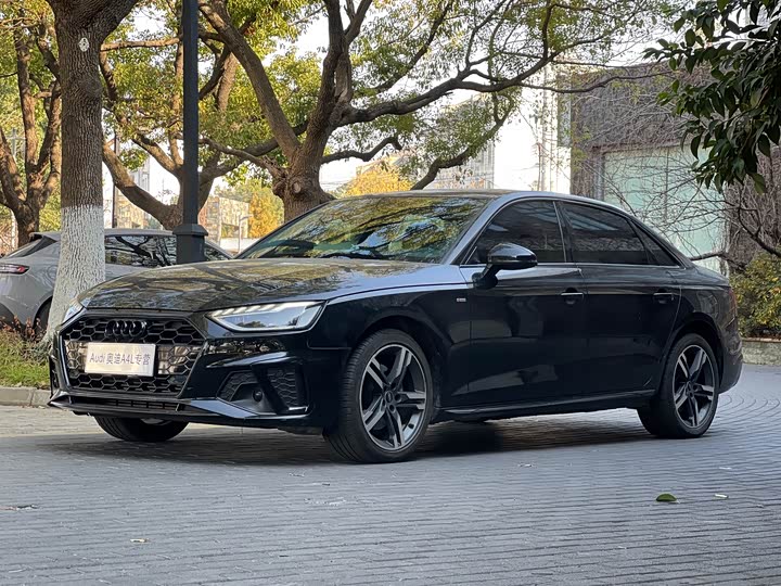 Фото 1 - Audi A4L