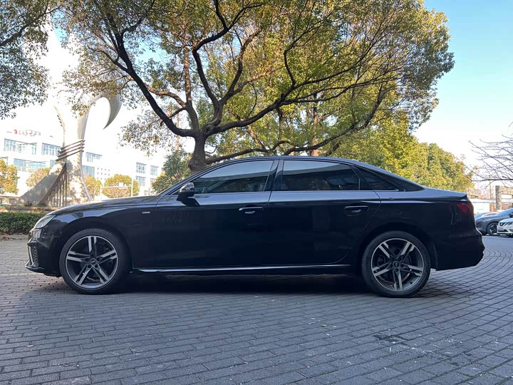 Фото 4 - Audi A4L