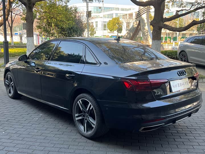 Фото 6 - Audi A4L