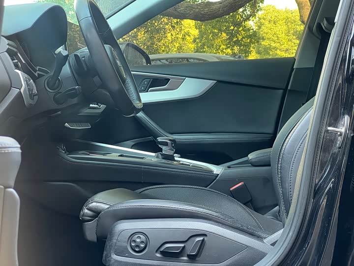 Фото 8 - Audi A4L