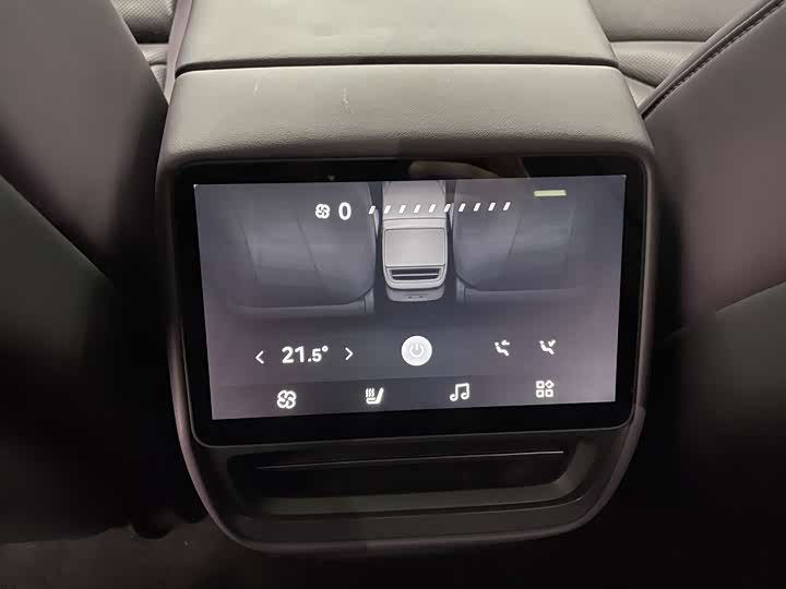 Фото 8 - XPeng P7