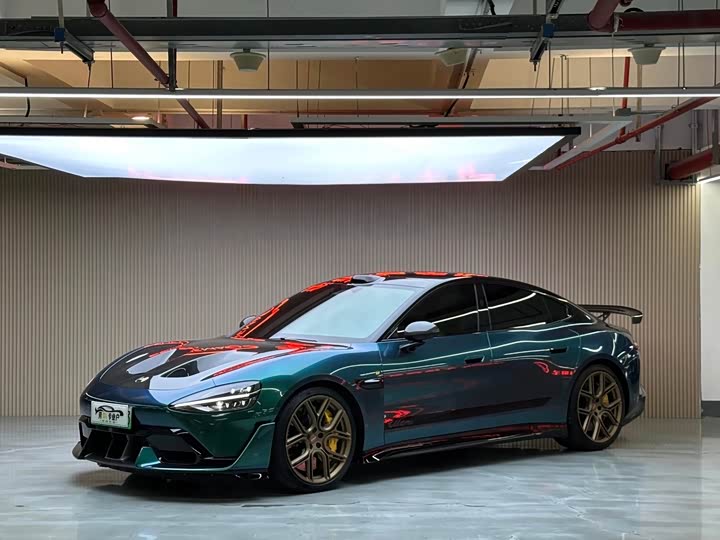 Фото 1 - Xiaomi SU7 Ultra