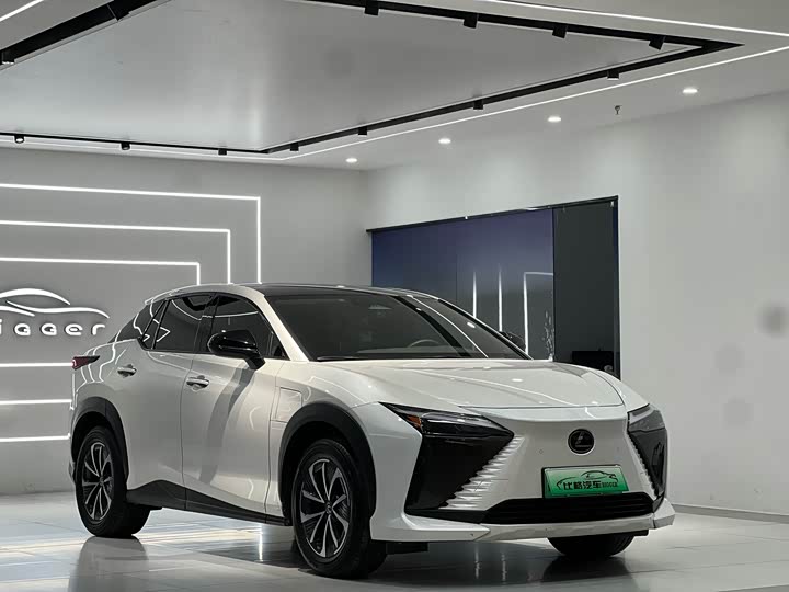 Фото 2 - Lexus RZ