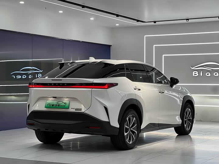 Фото 7 - Lexus RZ