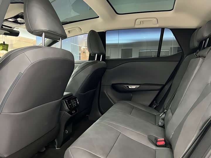 Фото 9 - Lexus RZ