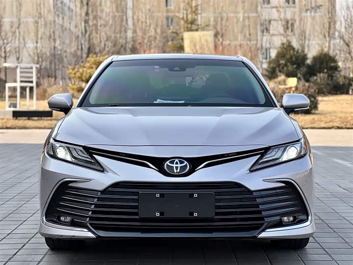 Фото 4 - Toyota Camry