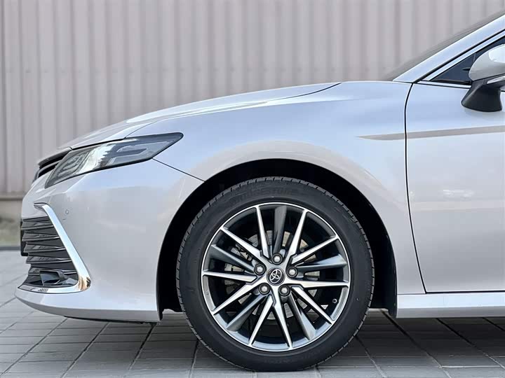 Фото 7 - Toyota Camry