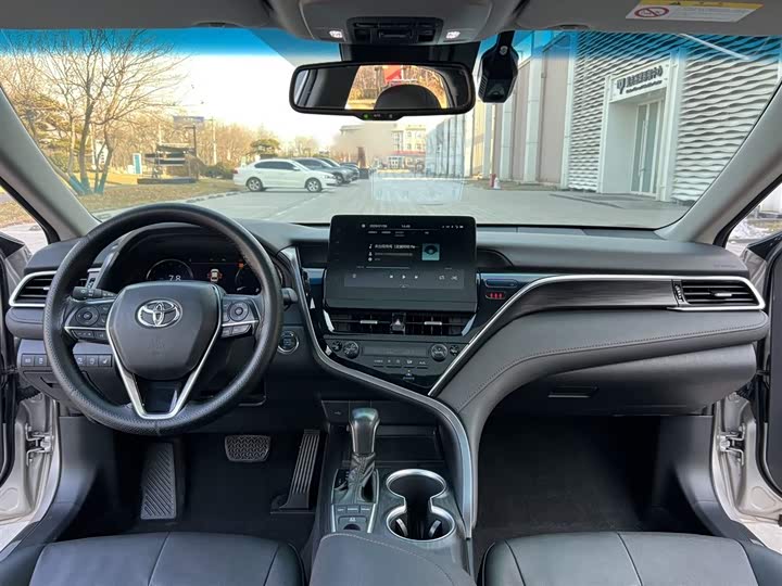 Фото 9 - Toyota Camry