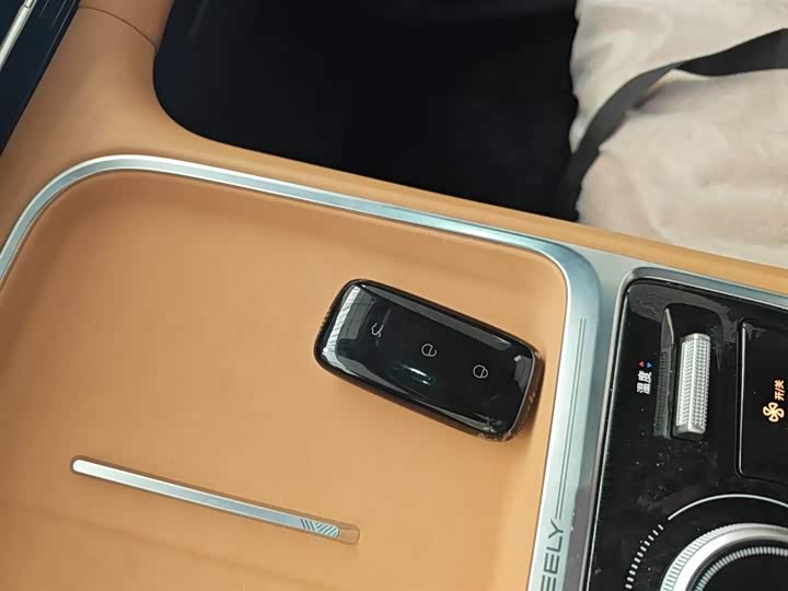 Фото 9 - Geely Galaxy Starship 7