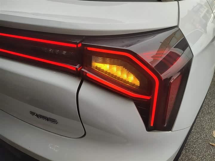 Фото 8 - Geely Geometry E Firefly