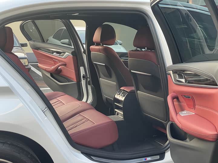 Фото 9 - BMW 5 Series